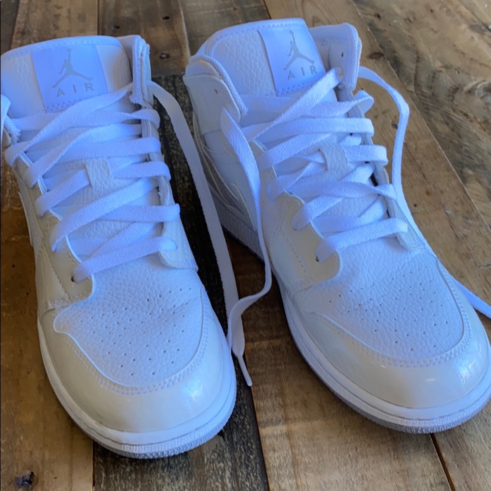 White Jordan 1